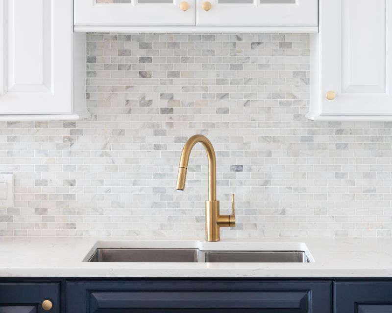 Elegant Backsplash and Decor